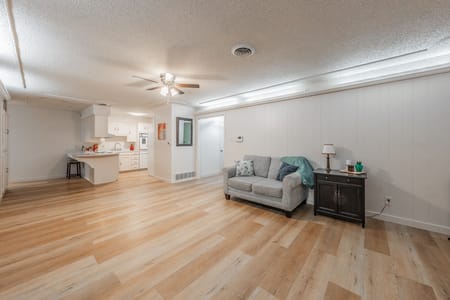 Euless, TX 76040 Tarrant County