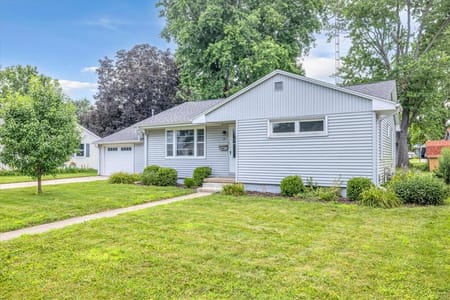 Sullivan, IL 61951 Moultrie County