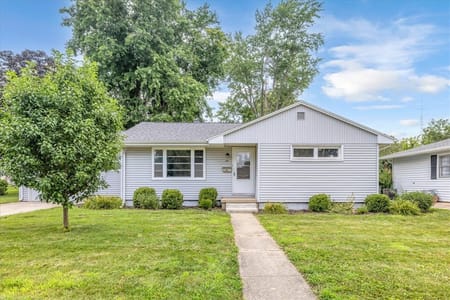Sullivan, IL 61951 Moultrie County
