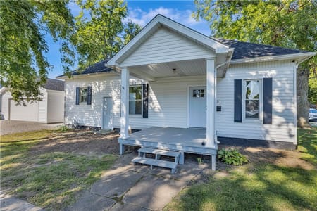 Sullivan, IL 61951 Moultrie County