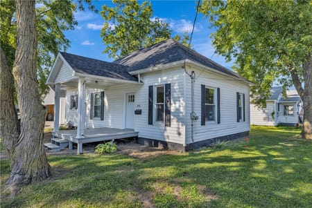 Sullivan, IL 61951 Moultrie County
