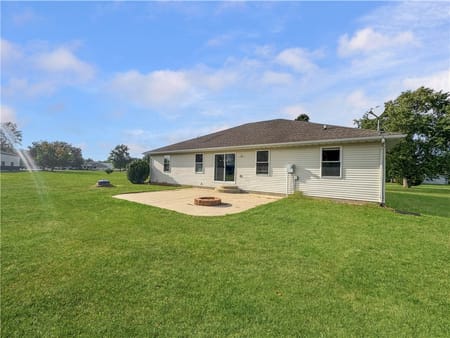 Sullivan, IL 61951 Moultrie County