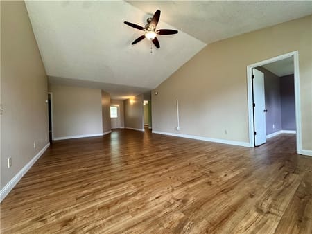 Sullivan, IL 61951 Moultrie County