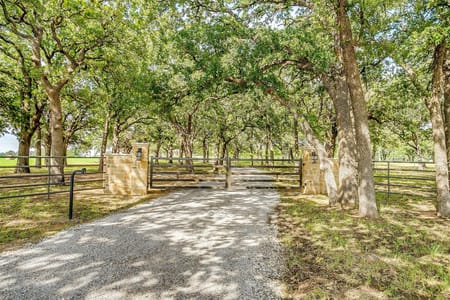 Bowie, TX 76230 Montague County