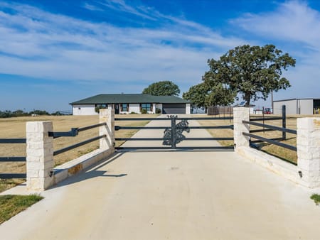 Bowie, TX 76230 Montague County