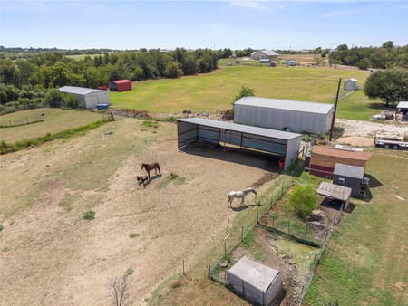 Lott, TX 76656 Falls County