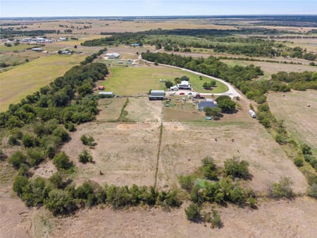 Lott, TX 76656 Falls County