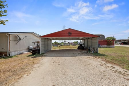 Lott, TX 76656 Falls County