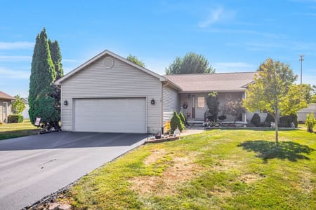 Bethany, IL 61914 Moultrie County
