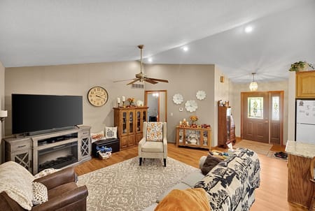 Bethany, IL 61914 Moultrie County