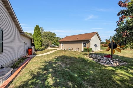 Bethany, IL 61914 Moultrie County