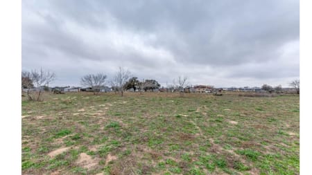 Devine, TX 78016 Medina County