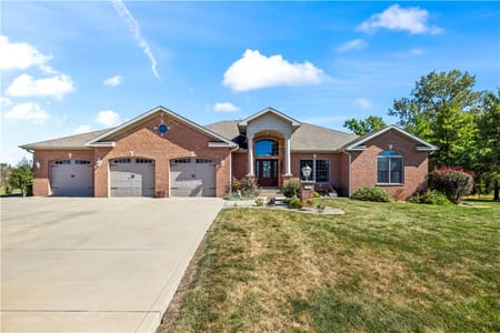 Sullivan, IL 61951 Moultrie County