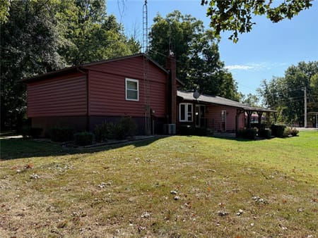 St Elmo, IL 62458 Fayette County