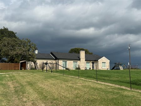 Bowie, TX 76230 Montague County