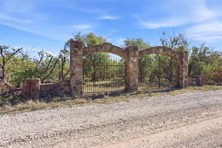 Henrietta, TX 76365 Clay County