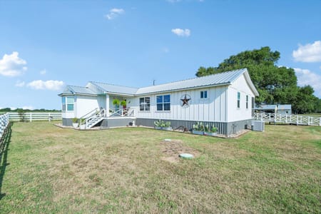 Smithville, TX 78957 Fayette County