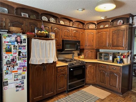 Gallatin, MO 64640 Daviess County