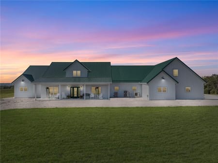 Gallatin, MO 64640 Daviess County