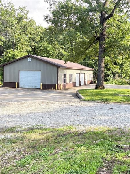 Deepwater, MO 64740 Henry County