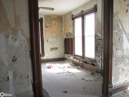 Chariton, IA 50049 Lucas County