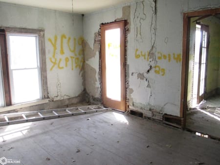 Chariton, IA 50049 Lucas County