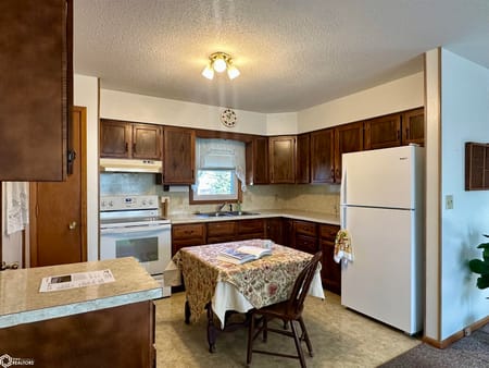Chariton, IA 50049 Lucas County