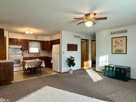 Chariton, IA 50049 Lucas County