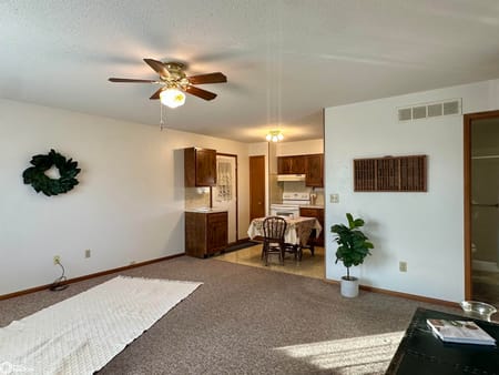 Chariton, IA 50049 Lucas County