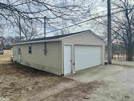 Chariton, IA 50049 Lucas County