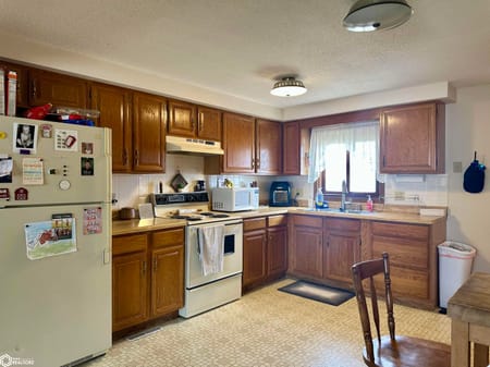 Chariton, IA 50049 Lucas County