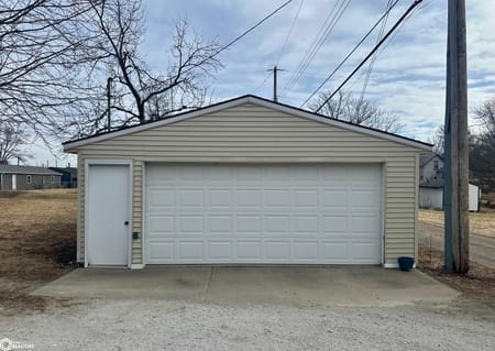 Chariton, IA 50049 Lucas County