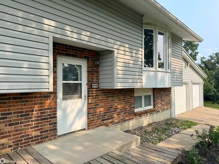 Chariton, IA 50049 Lucas County