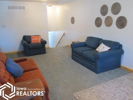 Chariton, IA 50049 Lucas County