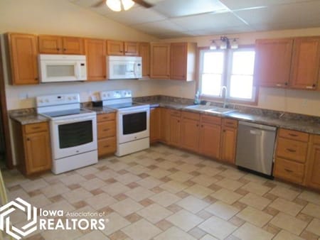 Chariton, IA 50049 Lucas County