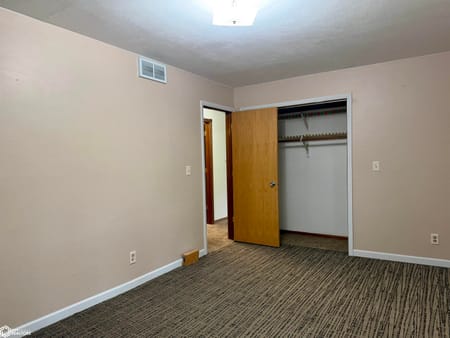 Chariton, IA 50049 Lucas County