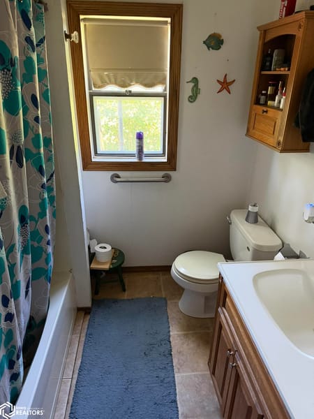 Chariton, IA 50049 Lucas County