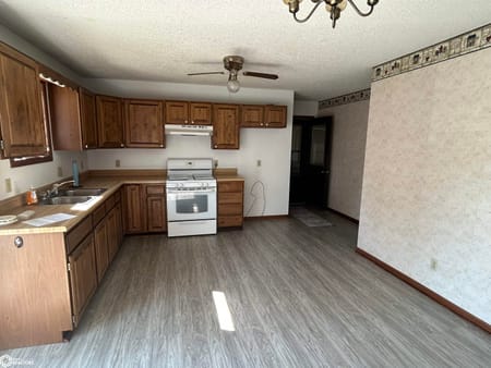 Oskaloosa, IA 52577 Mahaska County