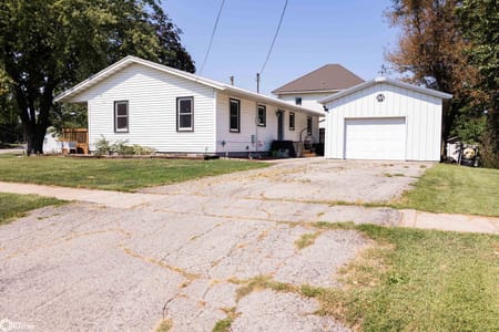 Chariton, IA 50049 Lucas County