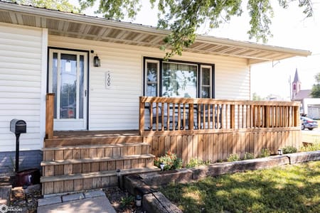 Chariton, IA 50049 Lucas County