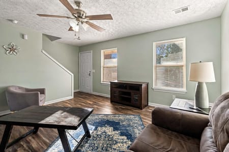 Versailles, KY 40383 Woodford County