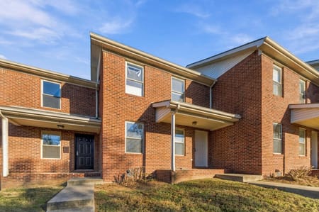 Versailles, KY 40383 Woodford County