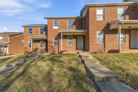 Versailles, KY 40383 Woodford County