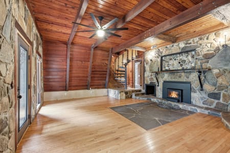 Toccoa, GA 30577 Stephens County