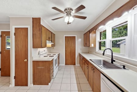 Toccoa, GA 30577 Stephens County