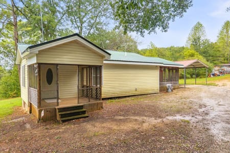 Toccoa, GA 30577 Stephens County