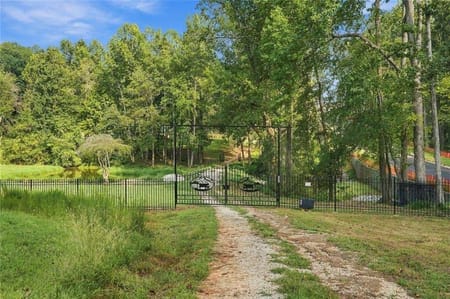 Hoschton, GA 30548 Jackson County