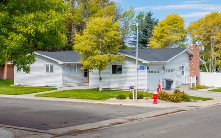 Powell, WY 82435 Park County