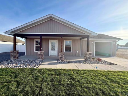 Powell, WY 82435 Park County