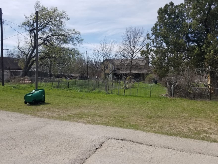 9508 Miflin Street, Cresson, Texas
